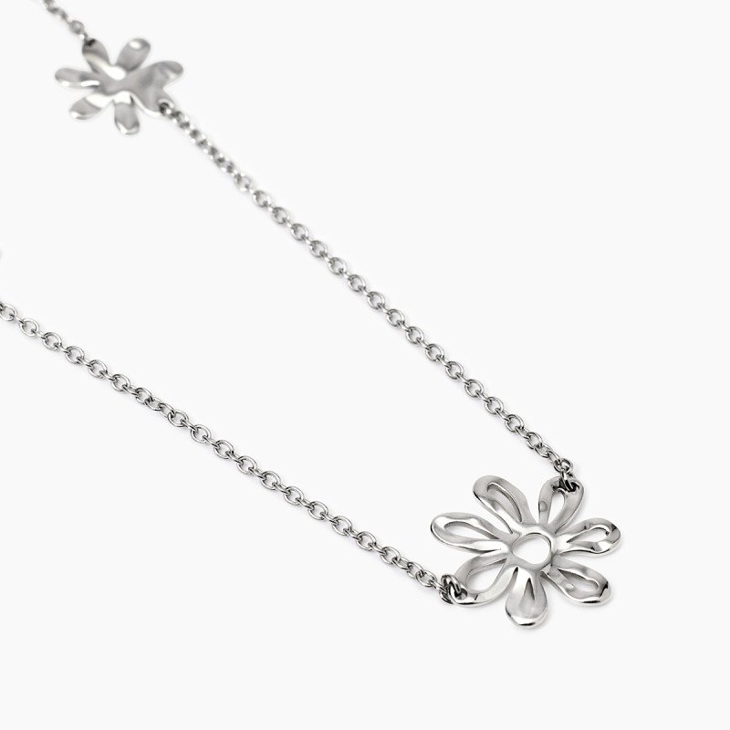 Girocollo con fiori effetto martellato - 851038