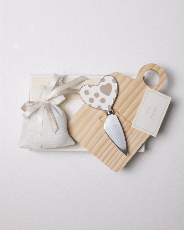 Tagliere e coltello cuore bianco e con astuccio e sacchetto 15 x10 cm - setcol25