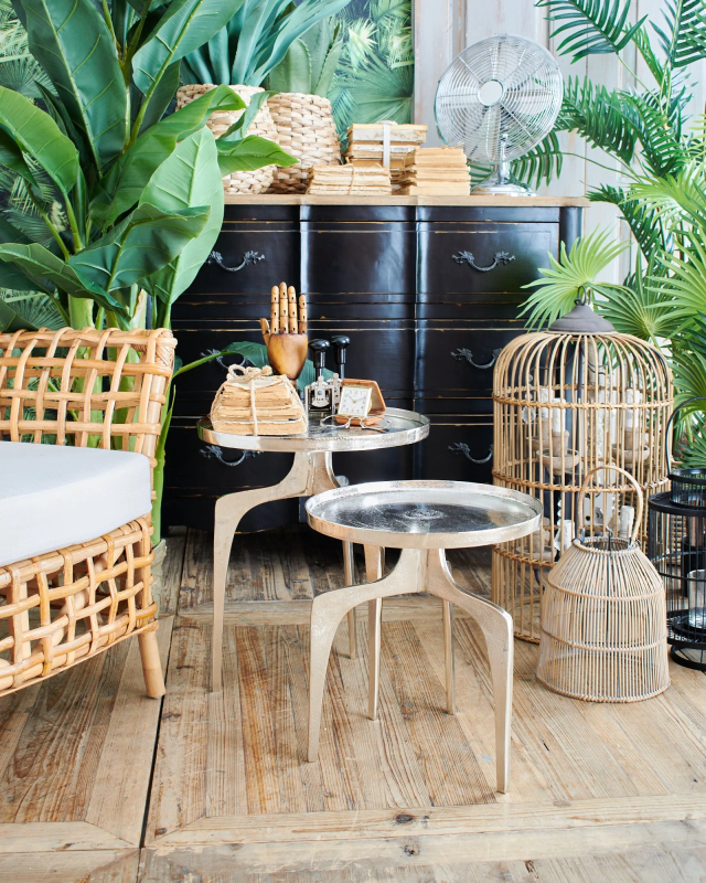 Tavolino old metal -
Diametro cm.36 x h.40 - 45.2015