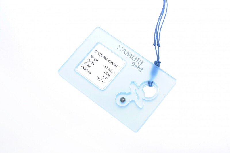 Blister Namuri Baby con Pendente Ciuccio Celeste e Diamante 0,03 ct - npxj-cic03
